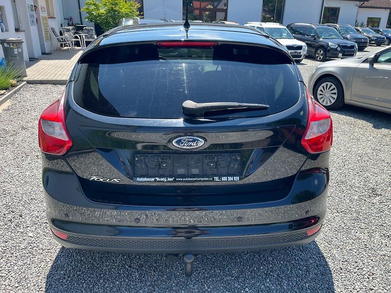 Ford Focus (2011) 1.6 i - fotka 3 z 15