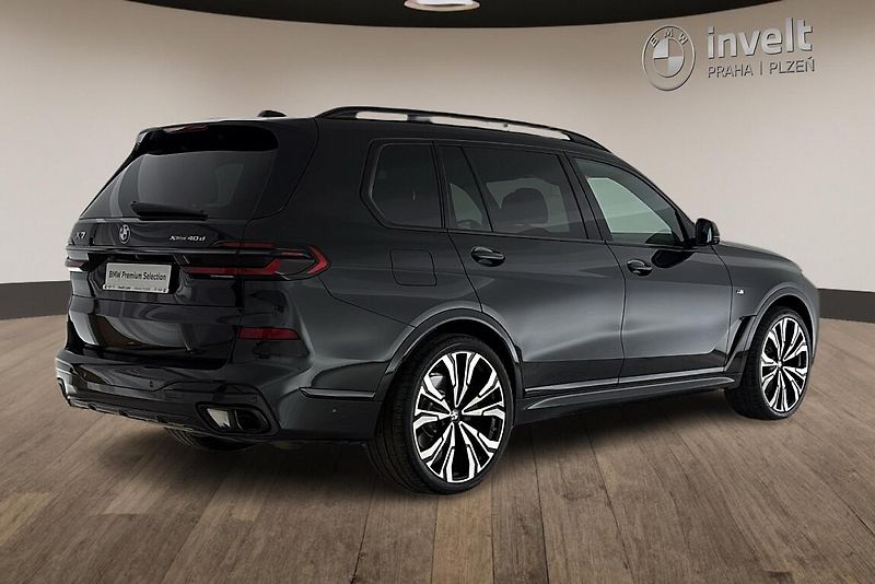 BMW X7 xDrive40d - fotka 3 z 30