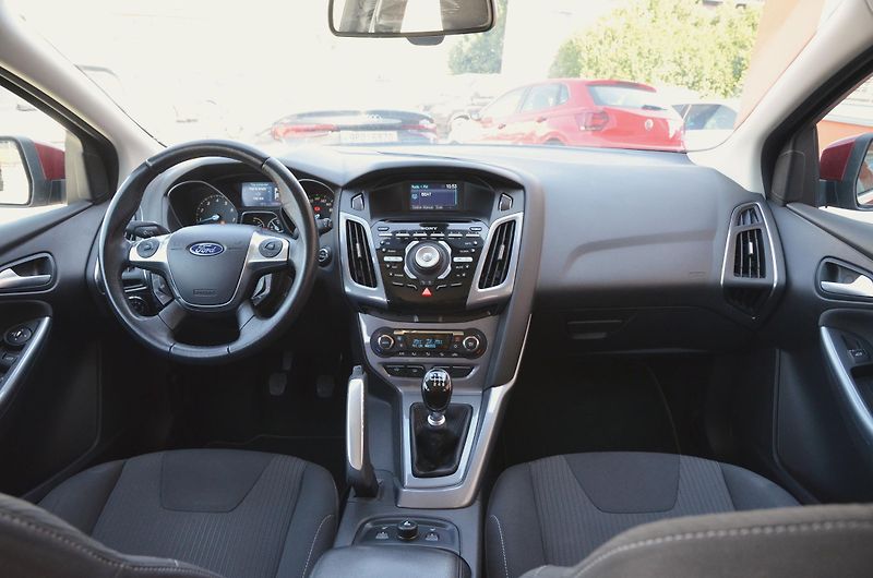 Ford Focus (2011) 1.6 EcoBoost 110kW Titanium  - fotka 16 z 36