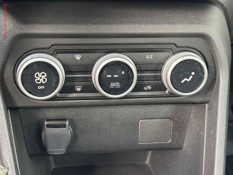Dacia Sandero (2024) 1.0TCe, 1.maj,ČR, AC, tempo - fotka 14 z 16