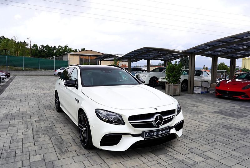 Mercedes-Benz Třídy E E63 S AMG 4Matic+// 615 PS - fotka 8 z 48