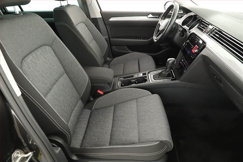 Volkswagen Passat (2023) 2.0 TDI, Automat, Navi - fotka 7 z 21