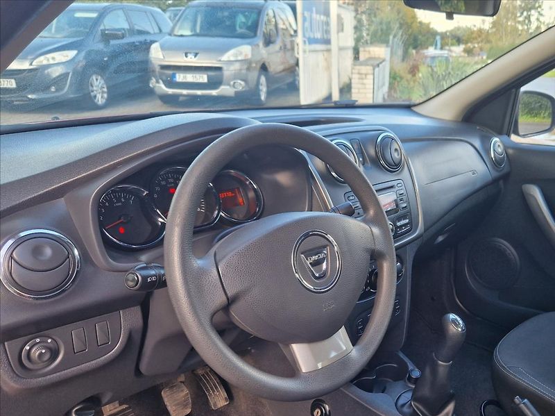 Dacia Logan 1,2 i 54kW SENZORY HEZKÝNÁJEZD - fotka 19 z 33