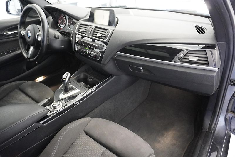 BMW Řada 1 2,0 M-SPORT XDRIVE AUT. - fotka 26 z 28