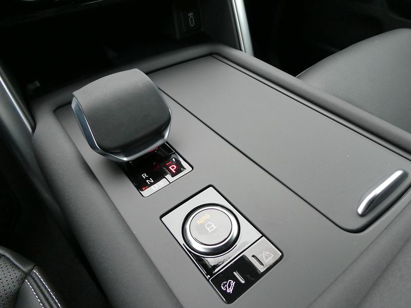 Land Rover Discovery 5 3,0  S D250 - fotka 31 z 36