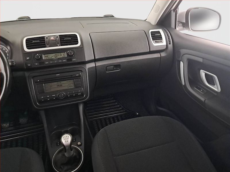 Škoda Fabia (2009) Elegance 1.6 16V, ČR,1.maj - fotka 8 z 17