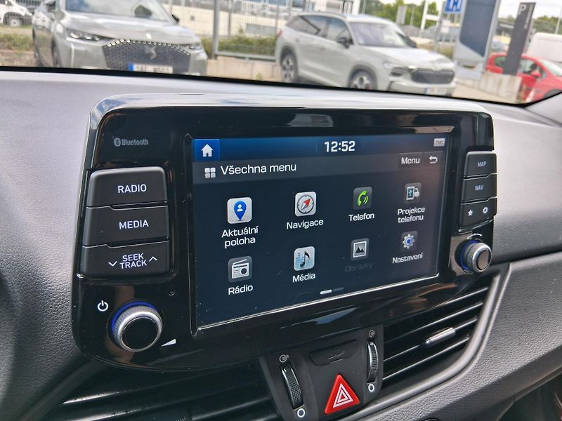 Hyundai i30 STYLE NAVI 1.4 T-GDi 103 kW - fotka 17 z 30