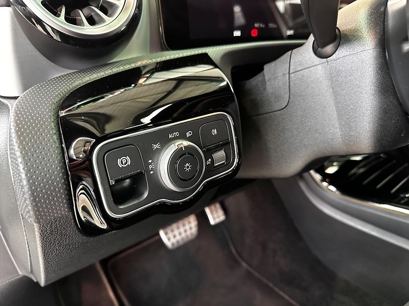 Mercedes-Benz Třídy A (2023) A 200 D - fotka 12 z 30