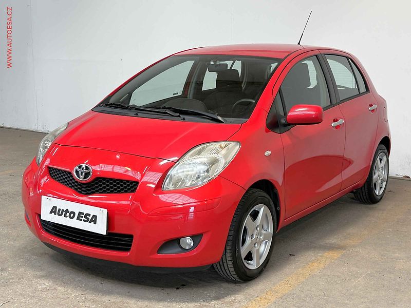 Toyota Yaris (2010) 1.0 i, ČR, STK10/28, AC - fotka 3 z 15