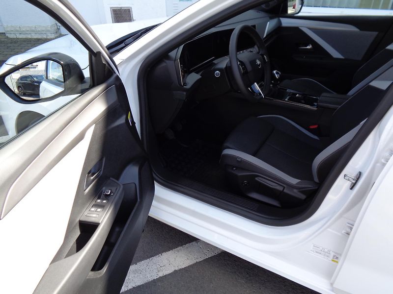 Opel Astra 1,2T SportsTourer,Edition,Komf - fotka 10 z 24