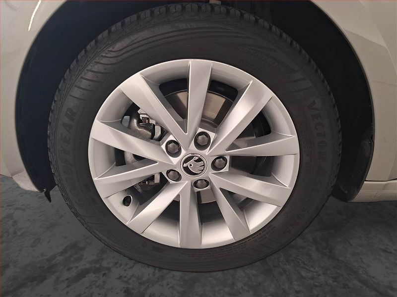 Škoda Octavia (2019) Style 1.5 TSI, Serv.kniha - fotka 15 z 25