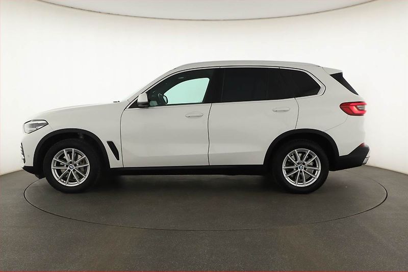 BMW X5 (2019) xDrive40i - fotka 3 z 20