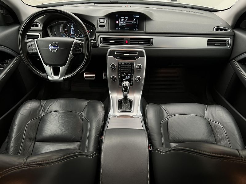 Volvo XC70 D4 SUMMUM AUT  - fotka 2 z 40
