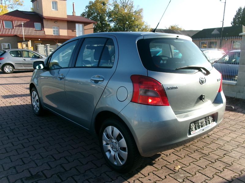 Toyota Yaris 1,0i KLIMA - fotka 5 z 22