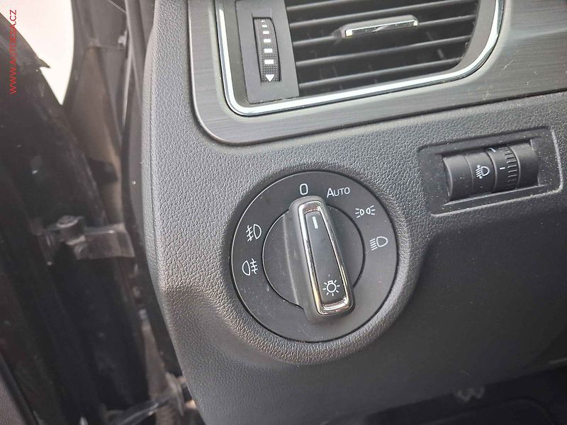 Škoda Rapid (2018) 1.0 TSi, Clever, TZ, bixenon - fotka 15 z 17