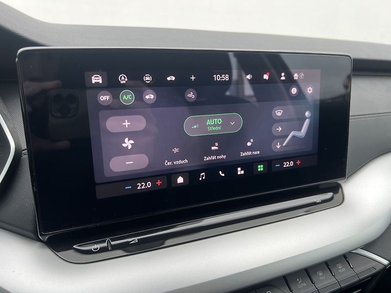 Škoda Octavia Selection 1.5 TSI 110 kW - fotka 29 z 35