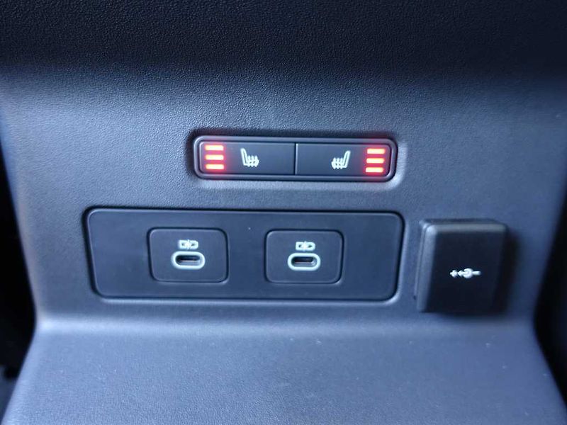 Land Rover Range Rover Velar 3,0  Dynamic SE D300 - fotka 17 z 38