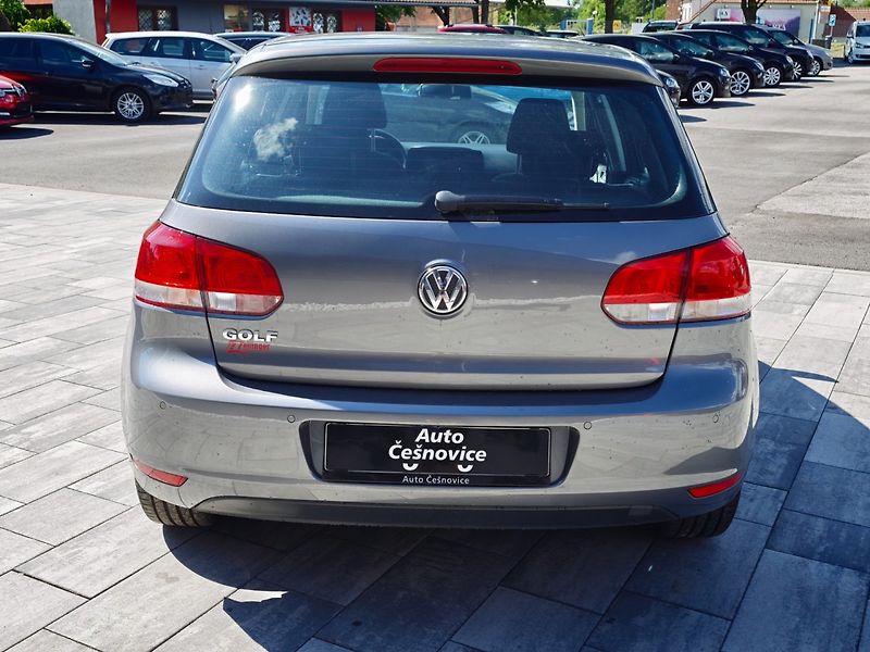 Volkswagen Golf (2010) 1,6 i 75 KW Comfort - fotka 6 z 33