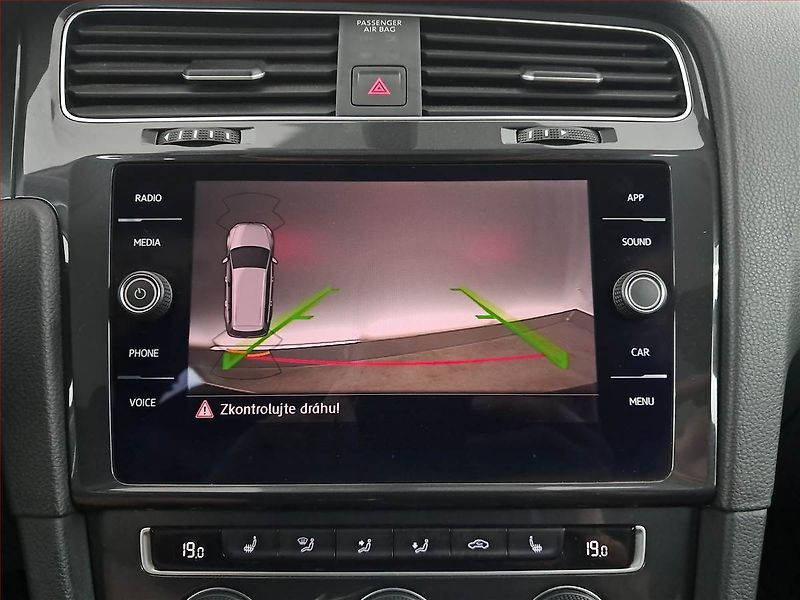 Volkswagen Golf (2019) 1.6 TDI, Kůže, Tempomat - fotka 18 z 18