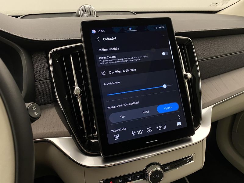Volvo XC90 T8 AWD RECHARGE ULTRA BRIGHT - fotka 55 z 72