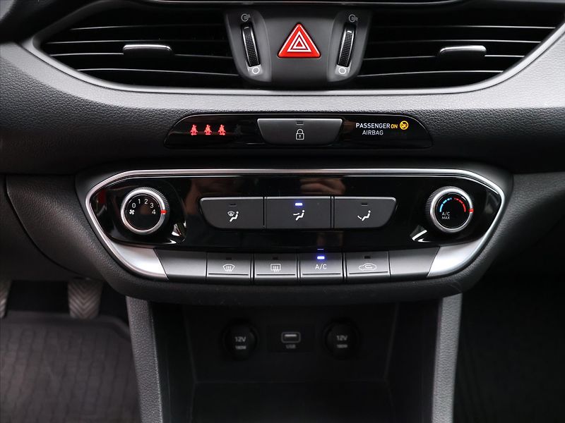 Hyundai i30 1,5 T-GDI Mild Hyb Comfort kom - fotka 19 z 28