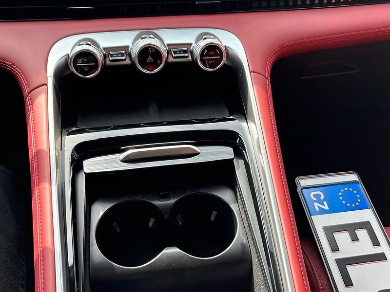 Omoda 9 (2026)  PHEV 340kW AWD PREMIUM - fotka 16 z 31