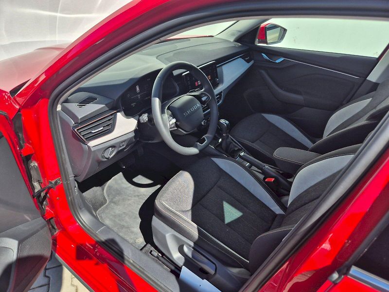 Škoda Kamiq (2025) Top Selection 1.0TSi 85kW 7° a - fotka 11 z 30