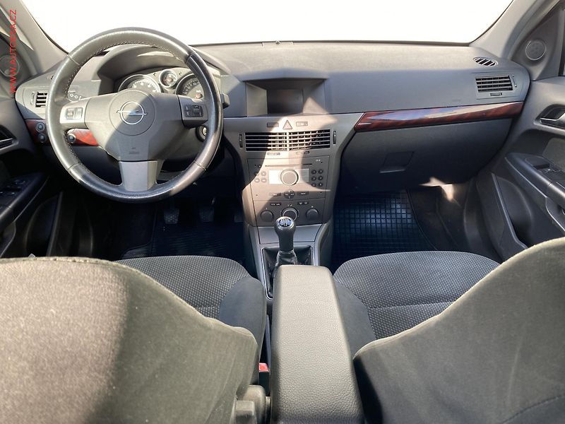 Opel Astra (2005) 1.6i, ČR, AC, tažné - fotka 8 z 14