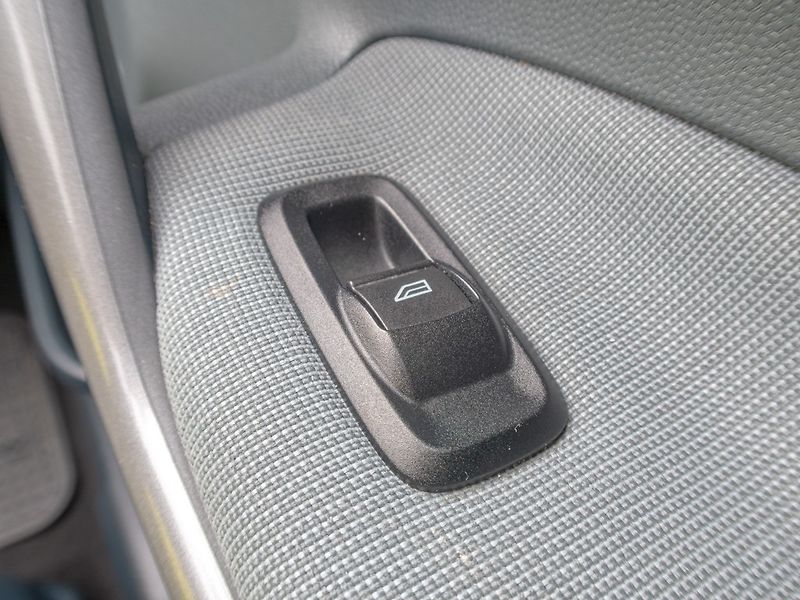 Ford Fiesta (2010) 1.25i 60KW – TAŽNÝ - fotka 27 z 40