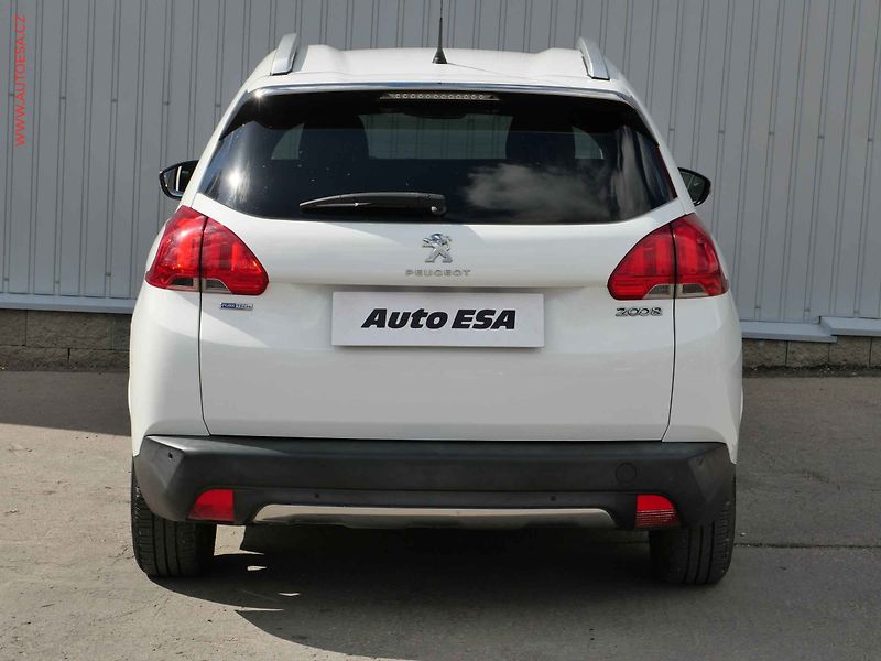 Peugeot 2008 (2015) 1.2 PT, 1.maj,ČR, Allure, AC - fotka 5 z 19