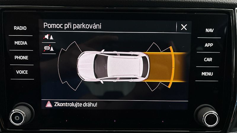 Škoda Karoq 2.0 TDI DSG 4x4 Scout - fotka 12 z 30