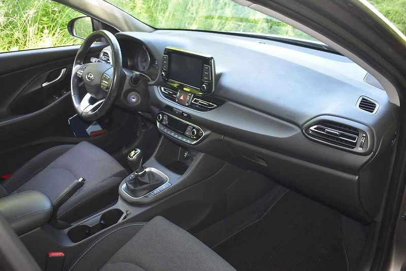 Tříletý exemplář Hyundai i30 kombi může novému majiteli dobře sloužit ještě dlouhou dobu.