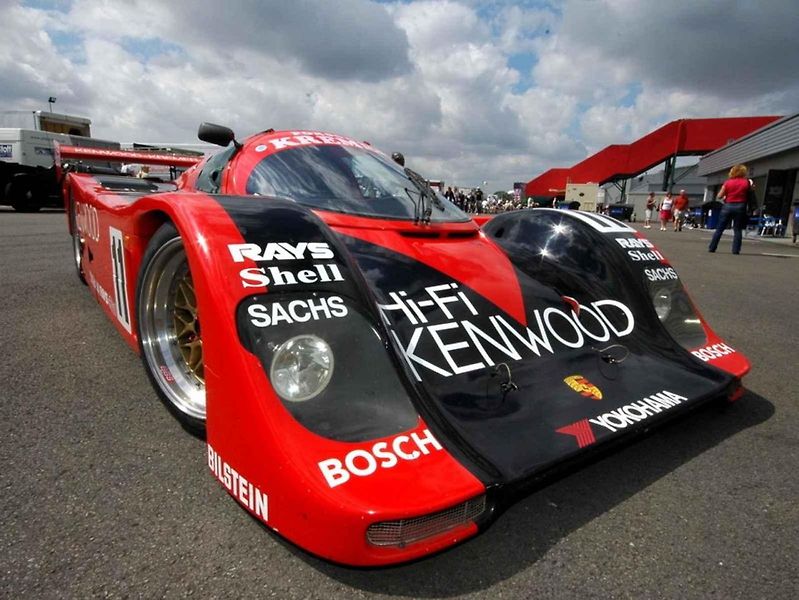 Porsche 962C týmu Joest Racing při Le Mans Classic v roce 2016.