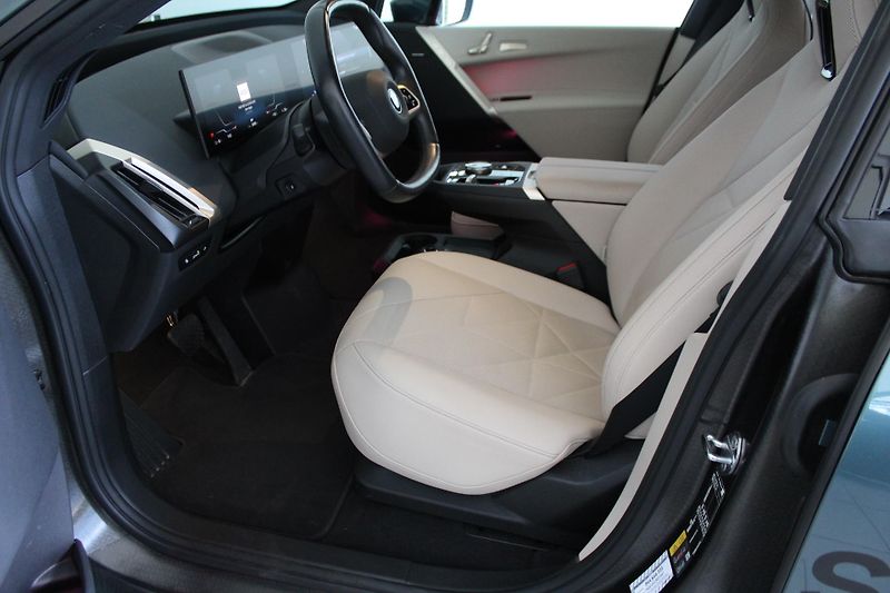 BMW iX xDrive40 - fotka 10 z 29