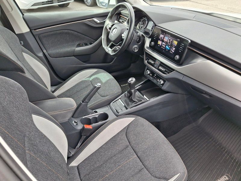 Škoda Kamiq (2022) Style 1,5TSi 110kW - fotka 14 z 35