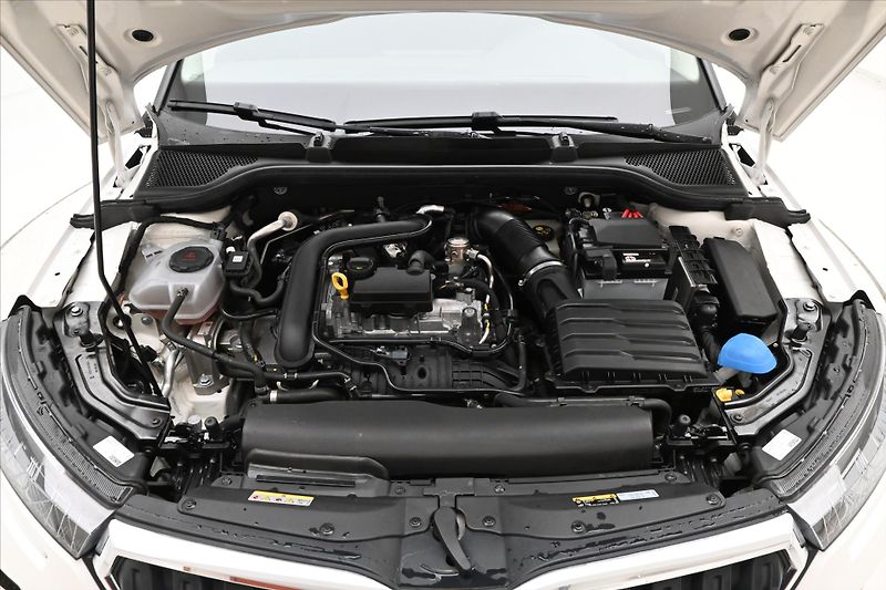 Škoda Kamiq 1,0 TSI 81 kW Ambiente Záruka - fotka 9 z 30