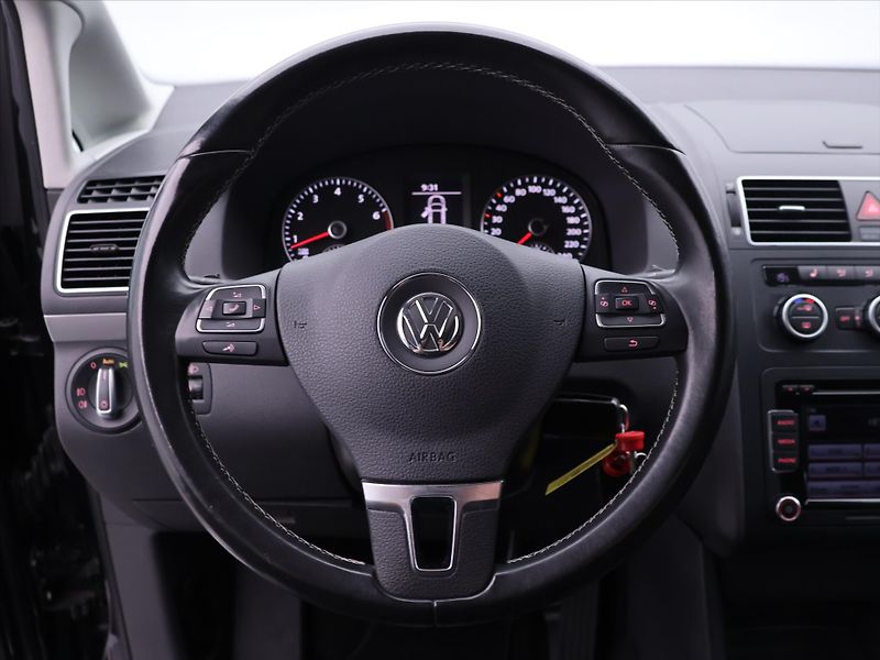 Volkswagen Touran 1,2 TSI Match 7-Míst Serv.knih - fotka 18 z 35