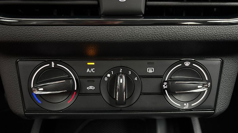 Škoda Scala 1.0 TSI DSG Ambition - fotka 13 z 22