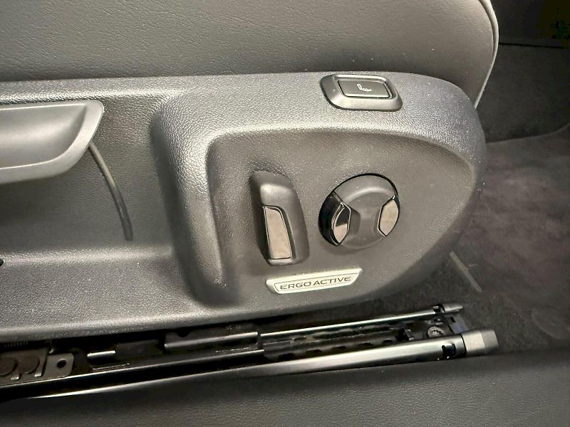 Volkswagen Passat (2024) BUSINESS 2.0TDI 110 KW DSG ZÁR - fotka 28 z 36