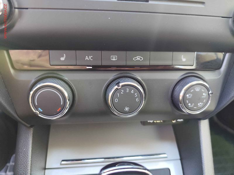 Škoda Octavia (2015) 1.2 TSI, ČR, DSG, AC - fotka 15 z 20