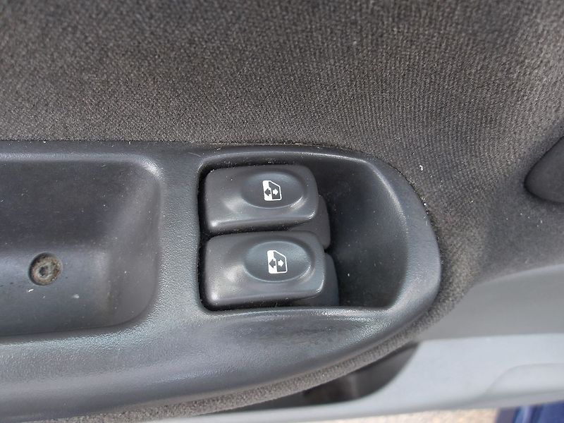 Renault Scénic 1,9DCi AUTOMAT !!! Serv.kn! - fotka 15 z 26
