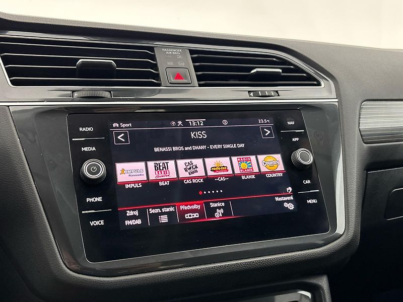 Volkswagen Tiguan Elegance 4Motion DSG - fotka 12 z 30
