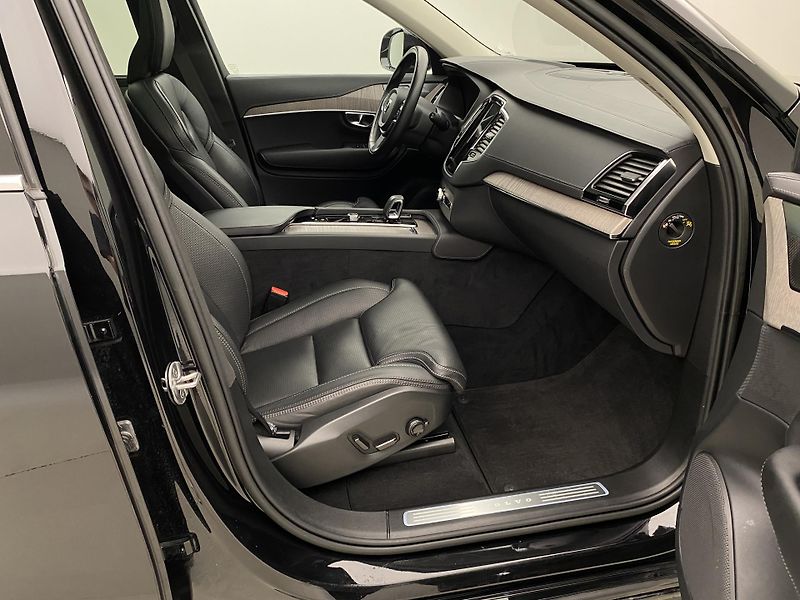 Volvo XC90 B5 AWD INSCRIPTION AUT CZ 7m - fotka 24 z 55
