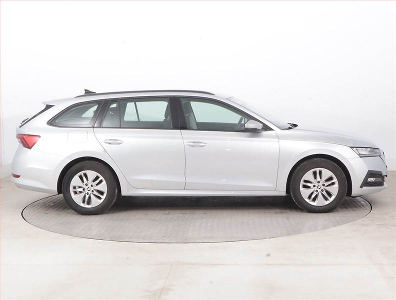 Škoda Octavia (2022) Ambition 2.0 TDI, ČR,1.maj - fotka 6 z 15