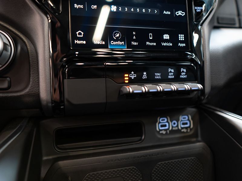 Dodge RAM (2025) 5.7 V8 Laramie 6 LIFT LPG - fotka 29 z 40