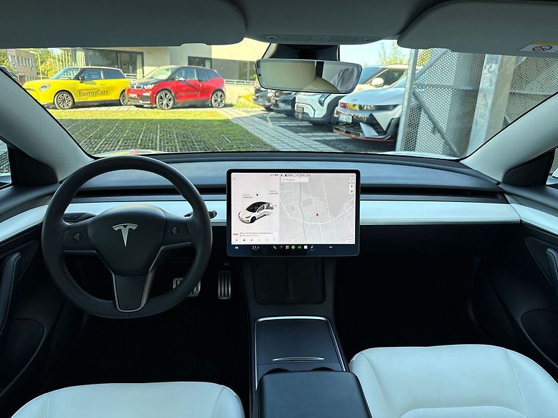 Tesla Model 3 Performance - fotka 10 z 39