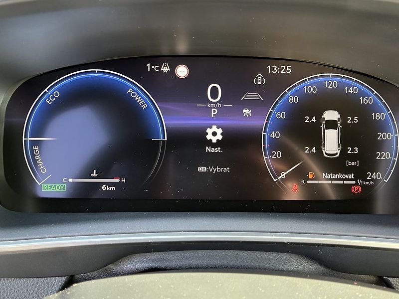 Toyota Corolla 1.8 Hybrid Style - fotka 19 z 25