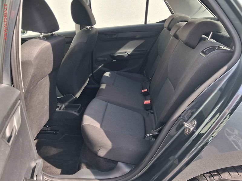 Škoda Fabia (2016) 1.0 MPi, Cool Edition, park. - fotka 10 z 17