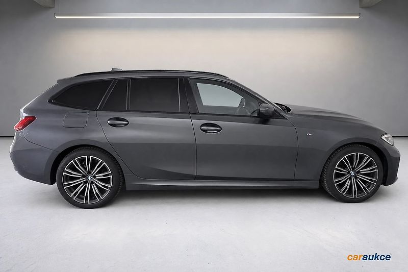 BMW Řada 3 320d xDrive AT Touring - fotka 7 z 83