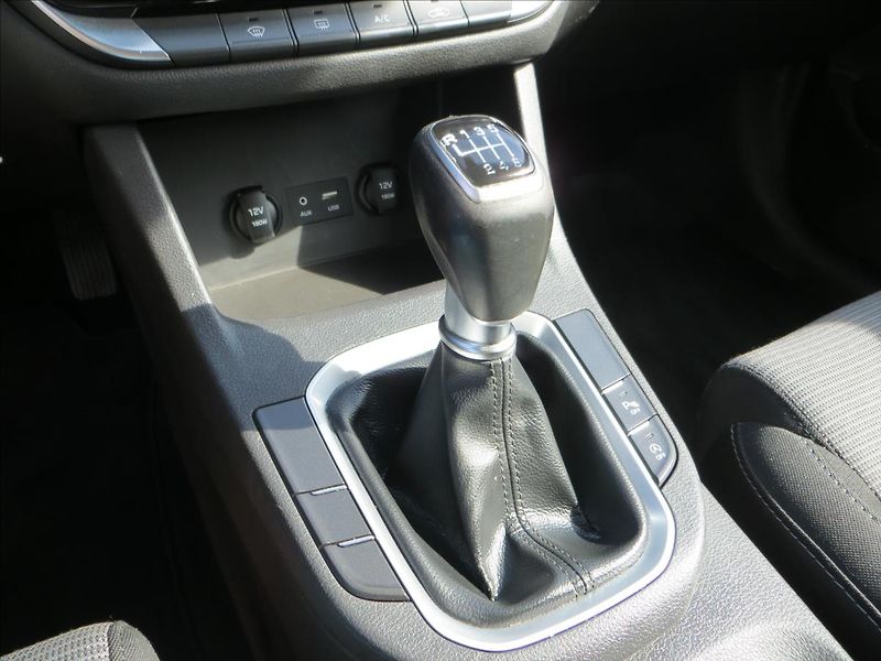 Hyundai i30 1,6 CRDi 85kW Komfort ČR DPH - fotka 14 z 23